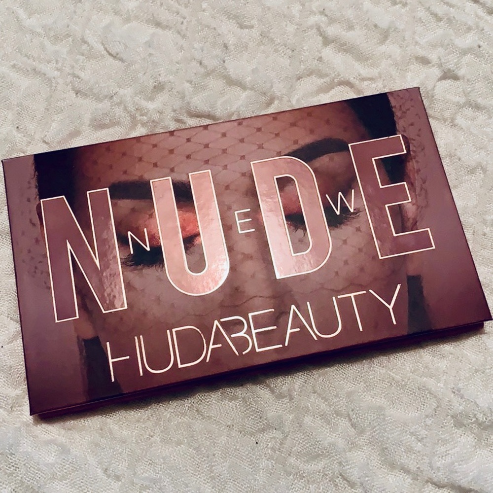 HUDABEAUTY nude palette